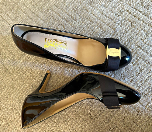 Salvatore Ferragamo Women’s Black Patent Leather Bow Logo Pumps Size 6 Italy