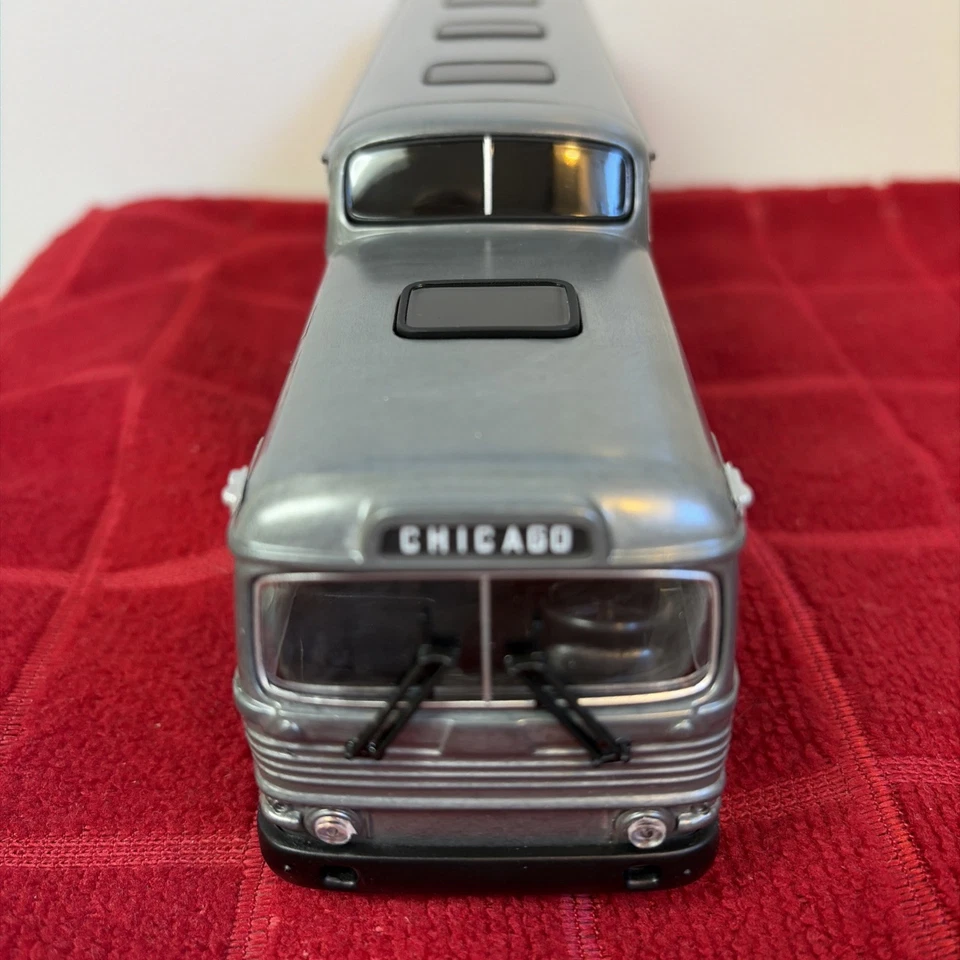 Corgi 50th Anniv. 1:50 Diecast GM 4501 Greyhound Scenicruiser US 54417 #72 - Image 3 of 4