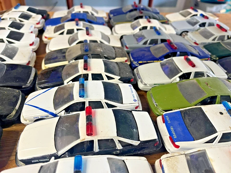 Road Champs Police Series Highway Patrol Cars Lot Of 39 Loose State Trooper 1:43 - Image 3 of 4