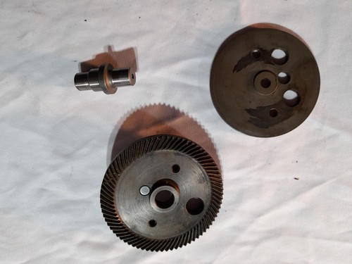 8572 Hitachi Reciprosöge CR 10V Säge Spindel Lagerdeckel und Zahnrad