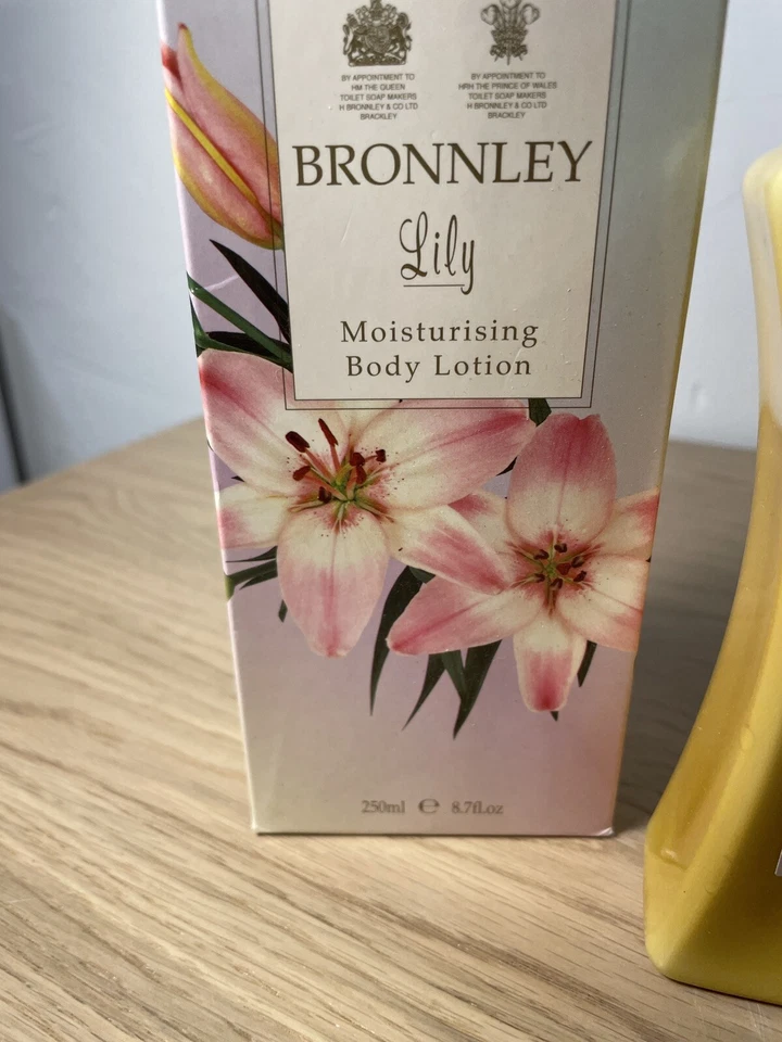 Bronnley England Lily Moisturizing Body Lotion NIB Pink/Blue 250ml vtg htf - Image 3 of 3