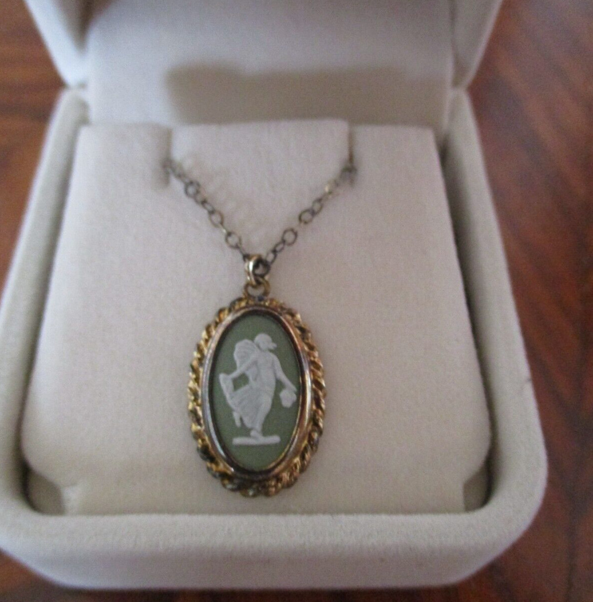 WEDGWOOD GREEN JASPERWARE PENDANT W/ STERLING SILVER … Gem