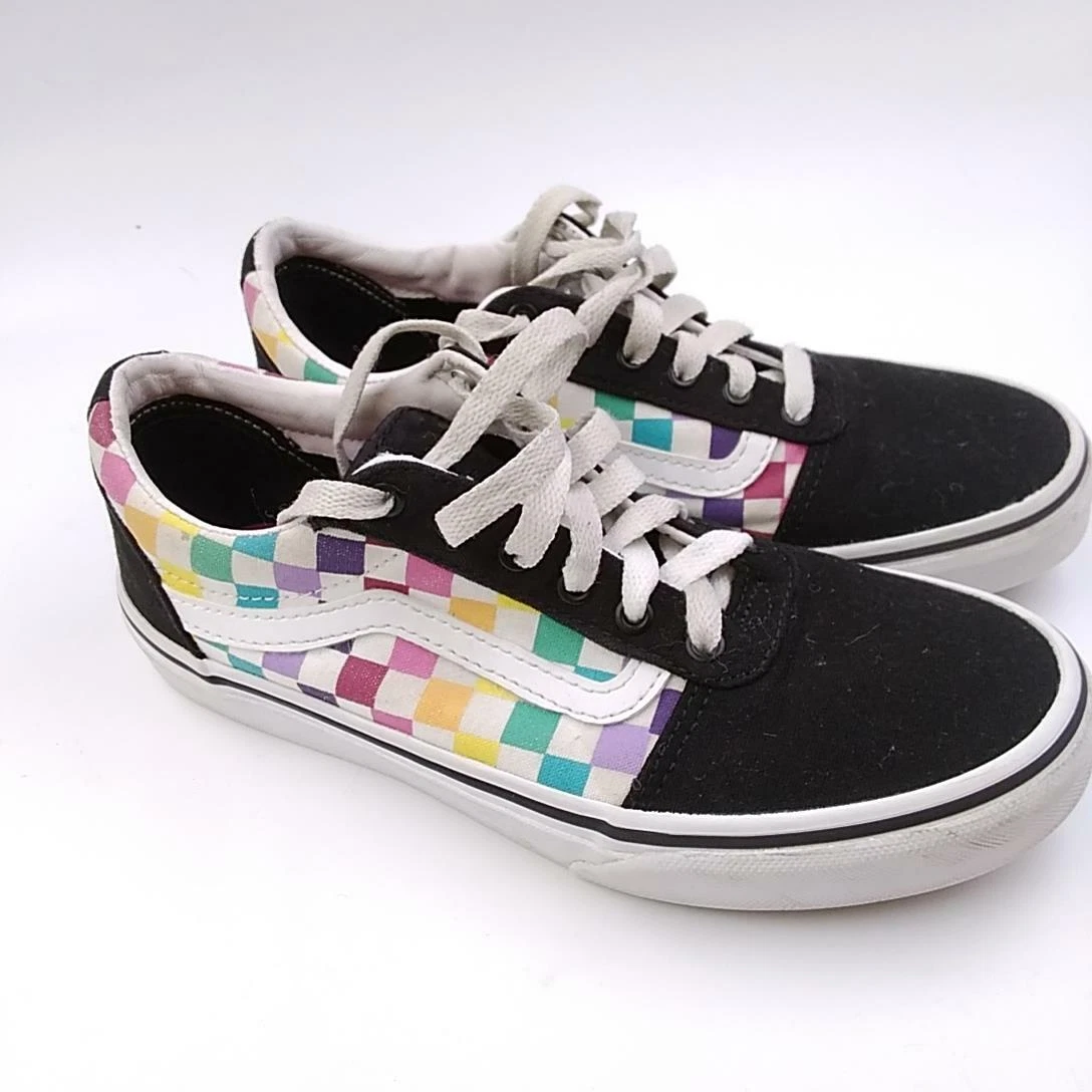 Girls black hotsell checkered vans