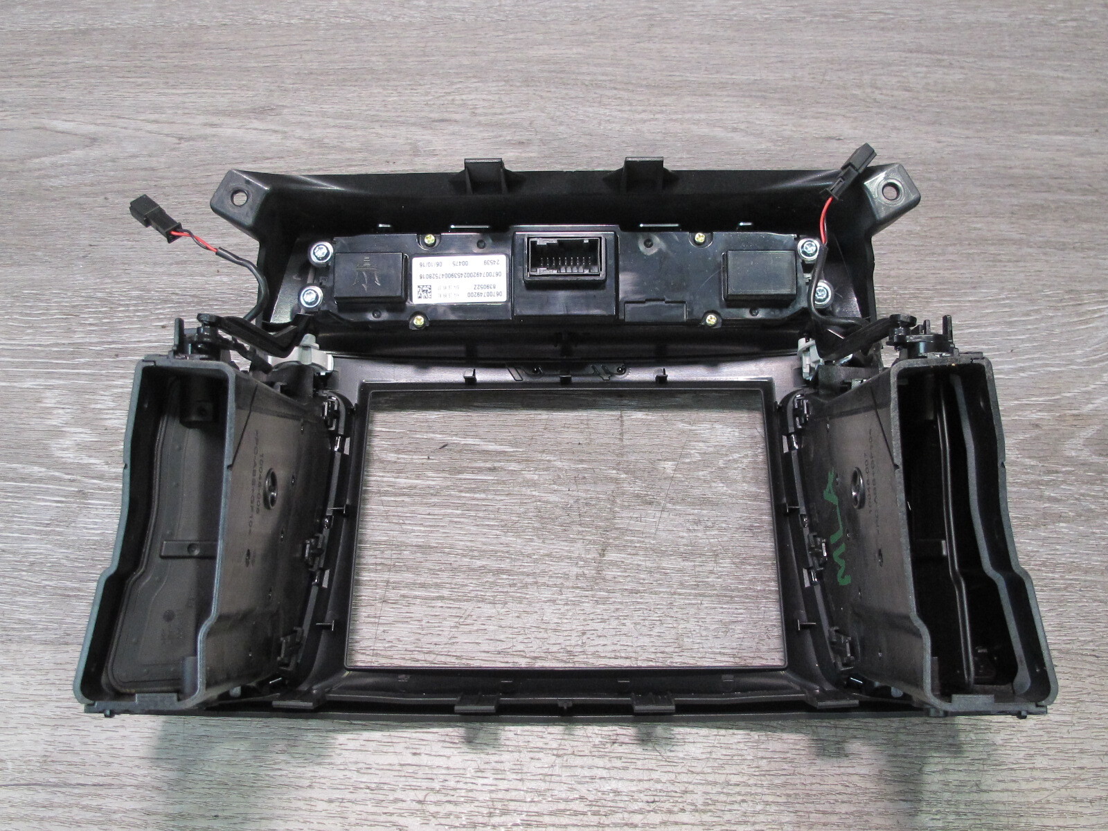 17-20 MASERATI LEVANTE M161 DASH DISPLAY TRIM AIR VENT CLIMATE CONTROL SWITCH