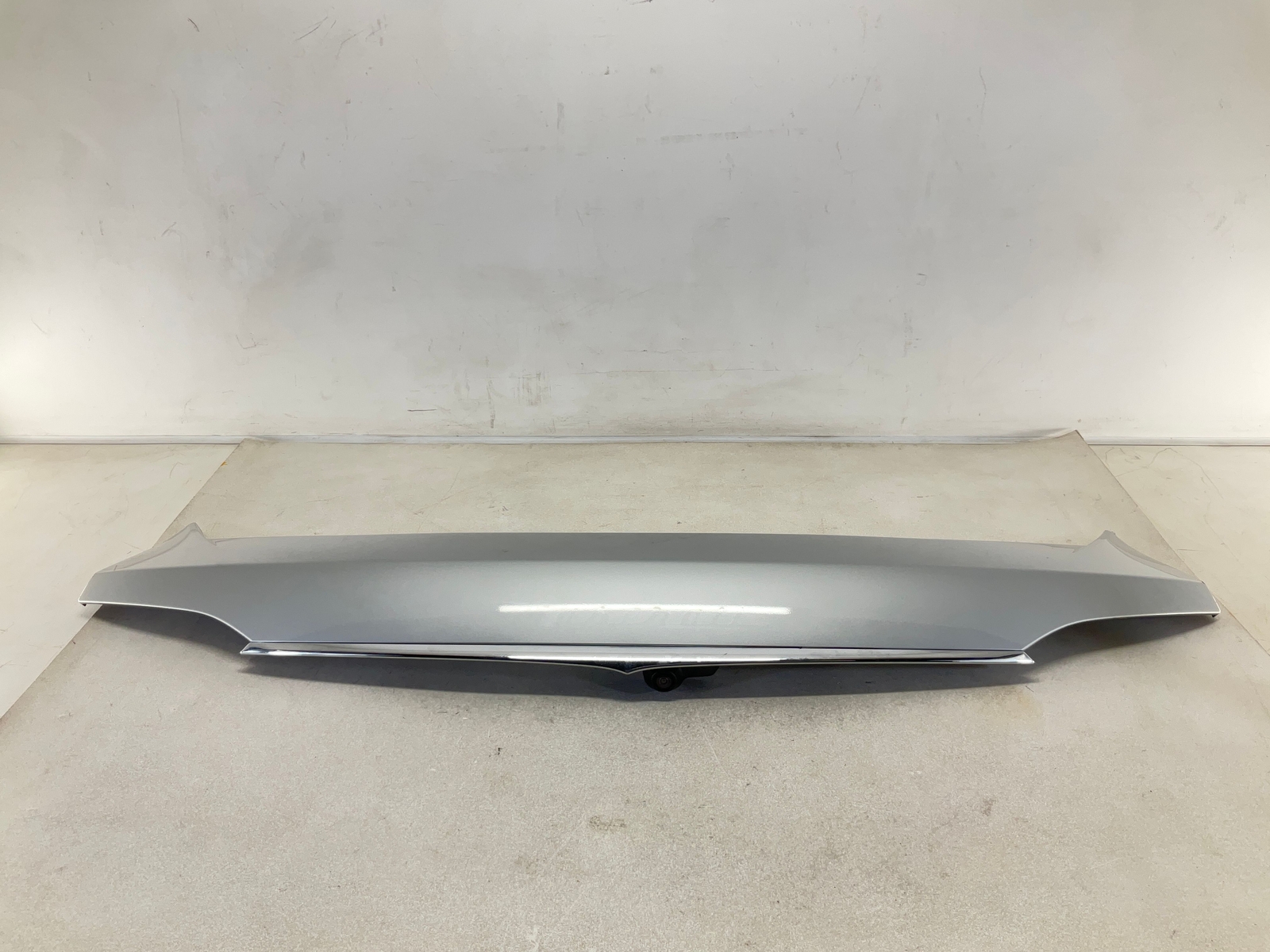 17-20 MASERATI Levante Rear Liftgate Tailgate Spoiler w/ Camera OEM