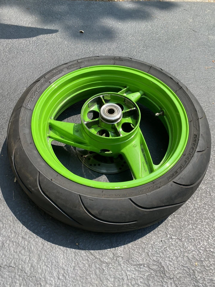 Llanta trasera y neumático Kawasaki Ninja ZX6 ZX600E 1994 Foto 3 de 4