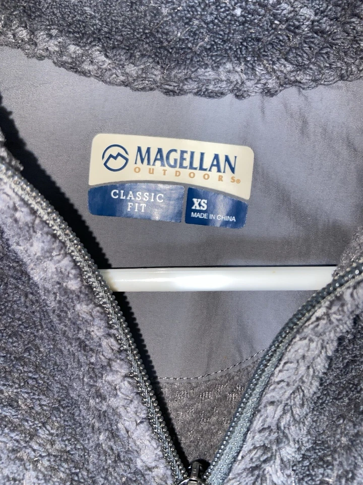 Pullover Magellan para mujer talla XS calce clásico gris oscuro 1/4 cremallera imitación piel polar Foto 4 de 4