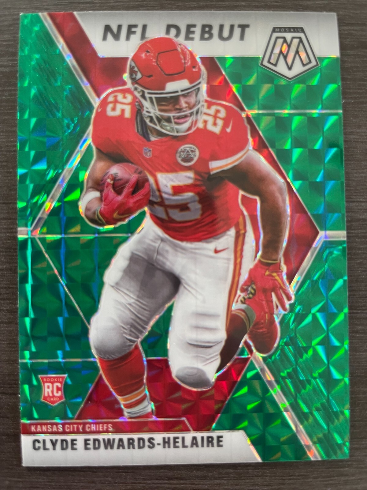 2020 Panini Mosaic Clyde Edwards-Helaire RC NFL Debut Green Mosaic Prizm Rookie