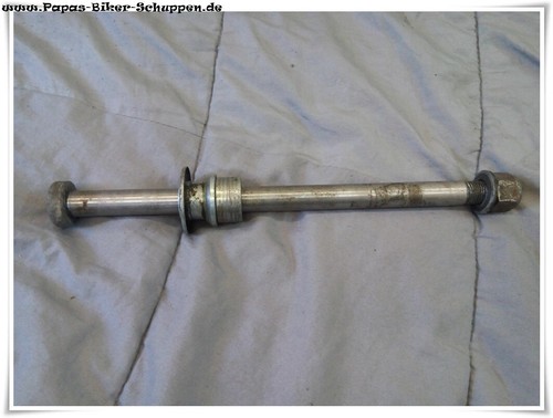 Suzuki GSX 400 F Steckachse hinten Hinterachse Achse GS40XF GSX400F 81-84