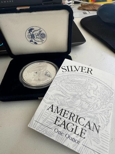 2001 Silver American Eagle 1 oz .999 Uncirculated Coin - In Capsule