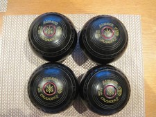 Set of Almark Crusader II lawn bowls size 2H