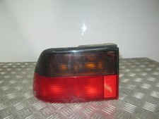 NEGRO Y ROJO RÜCKLEUCHTE AUßEN LINKS / 33848 FÜR SAAB 9000 HATCHBACK 2.3 -16 CSE