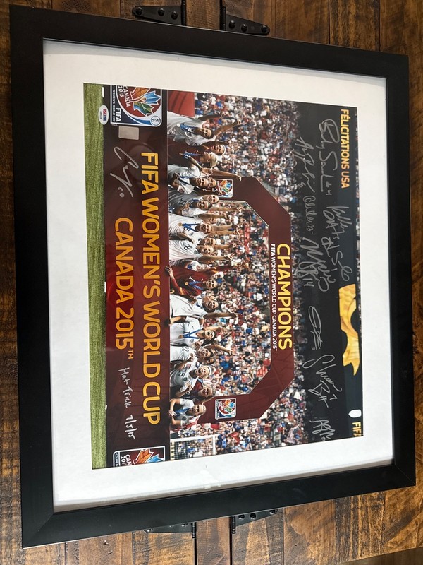 Carli Lloyd USA soccer WWC Hat Trick autographed photo plus 9 player autographs