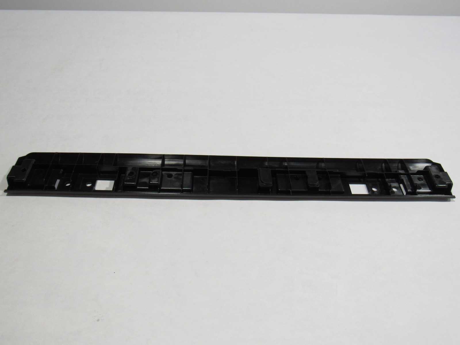 18-21 Aston Martin Vantage 2020 Front Left Door Sill Cover Panel Trim Mount ;:Y