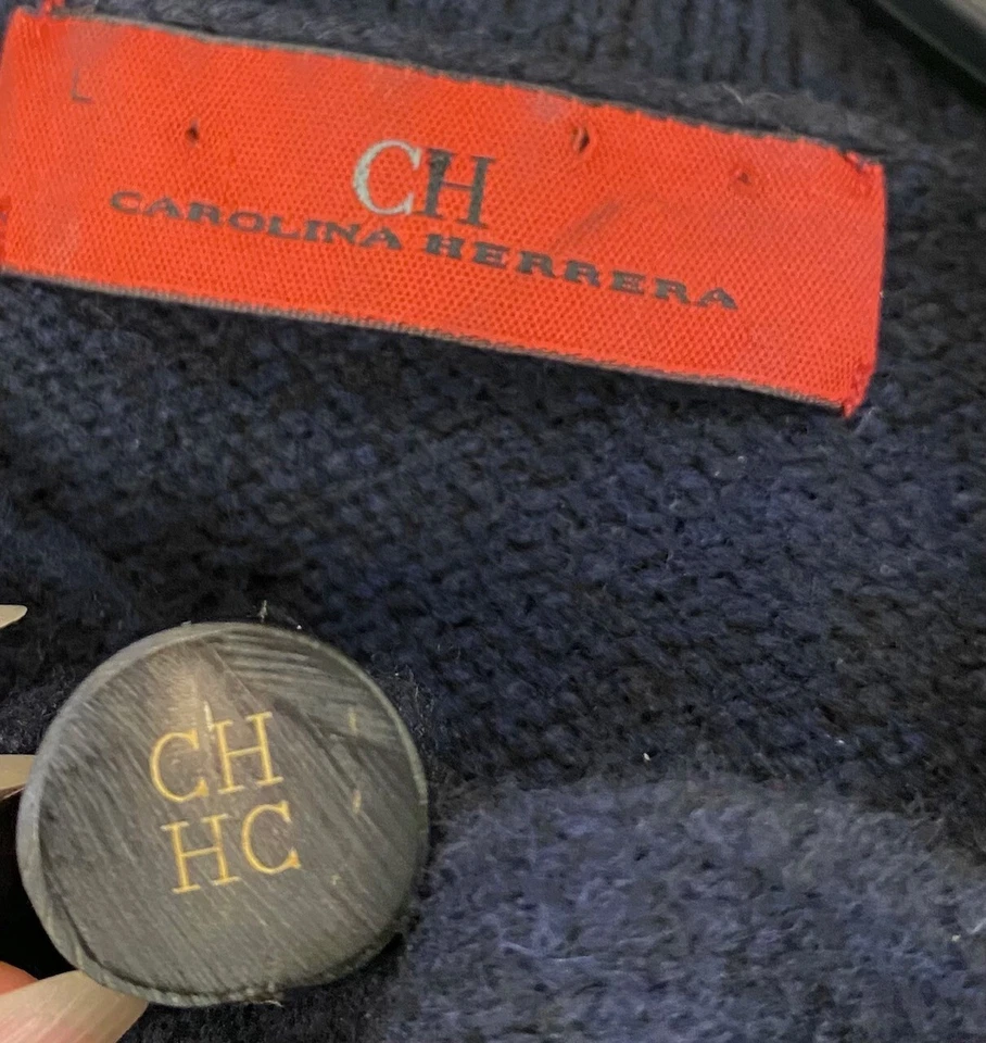 CAROLINA HERRERA 海军蓝披肩领 木制 牙骨闭合 羊毛毛衣 大号 — 第 4/4 张图片