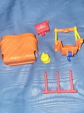 Caillou Original Tree House, Early 2000's, Replacement Pieces, Great Condition.