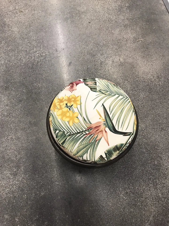 Otomana de bambú vintage. Foto 2 de 4