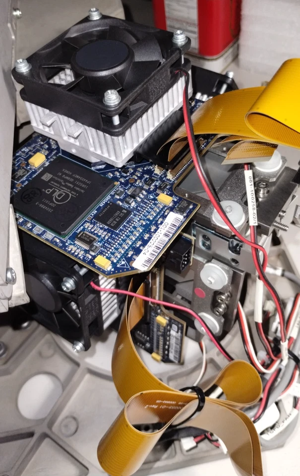 Proyector Christie Light Engine modelo: DK5W / DK8W Foto 2 de 4