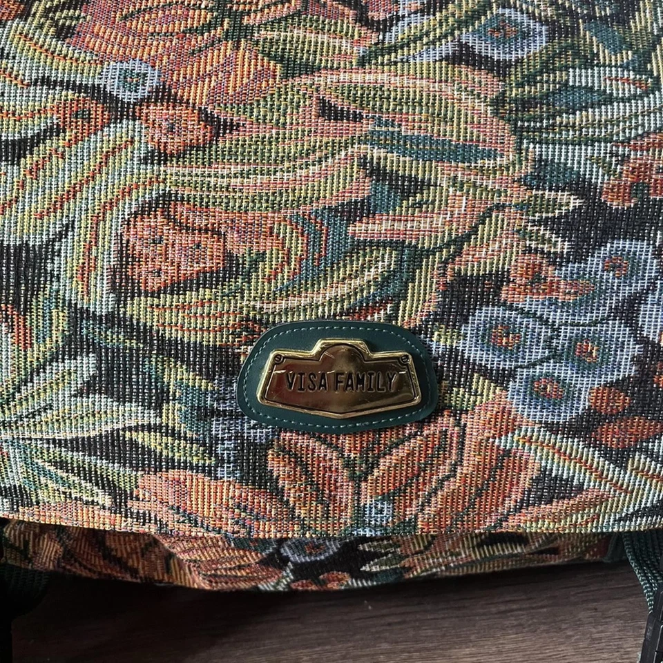 Vintage Floral Tapestry Holdall – Visa Family Weekender Bag – 21" Travel Luggage - Image 2 of 4