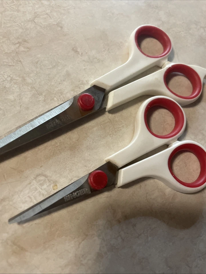 Singer Pair of Sewing Scissors 8 and 5 Stainless Steel Blades - Image 3 of 4