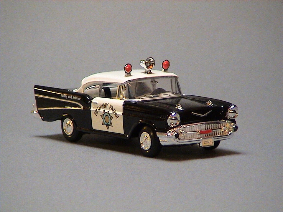 Corgi Classics 1:43 - CHEVROLET BEL AIR 1956 - HIGWAY PATROL Code. 97396 - Immagine 3 di 4