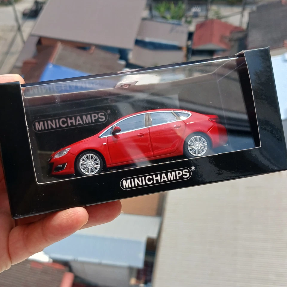 RED OPEL ASTRA - STREET CAR - MINICHAMPS, SCALE 1/43 - 410042001 - TOP - Image 2 of 4