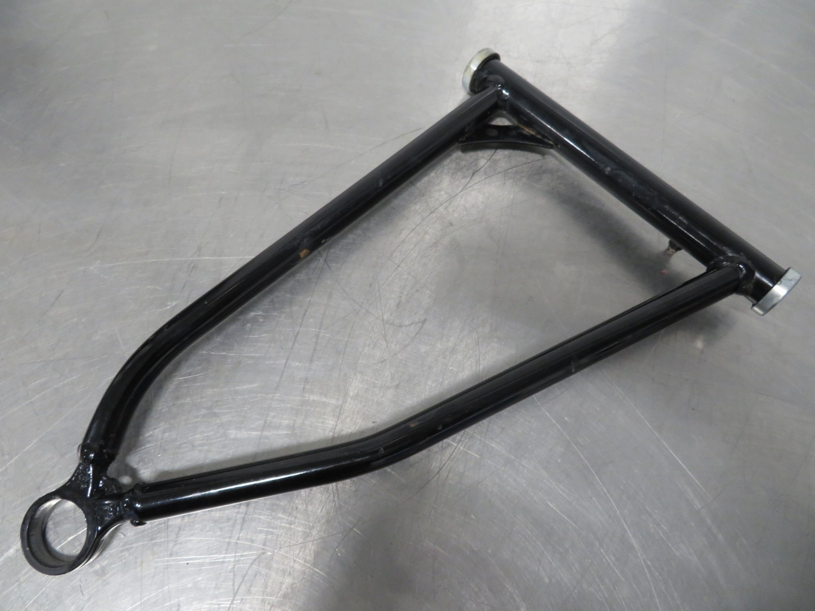 EB667 2010 10 YAMAHA YFZ 450 R RIGHT RH FRONT UPPER CONTROL ARM A ARM