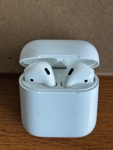 Apple AirPods 1st Generation In-Ear Headsets with Charging Case - White - Picture 3 of 11