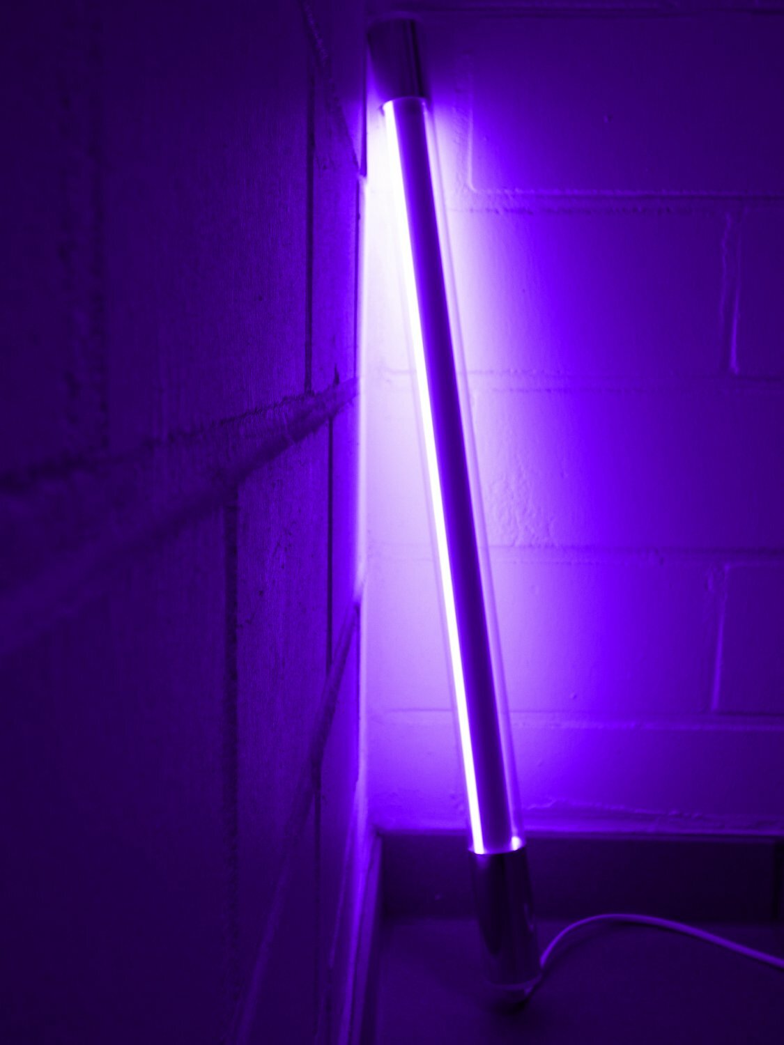 Led Leuchtstab mit Blendschutz KS mit Schalter weiß 230V Party 60cm violett IP20