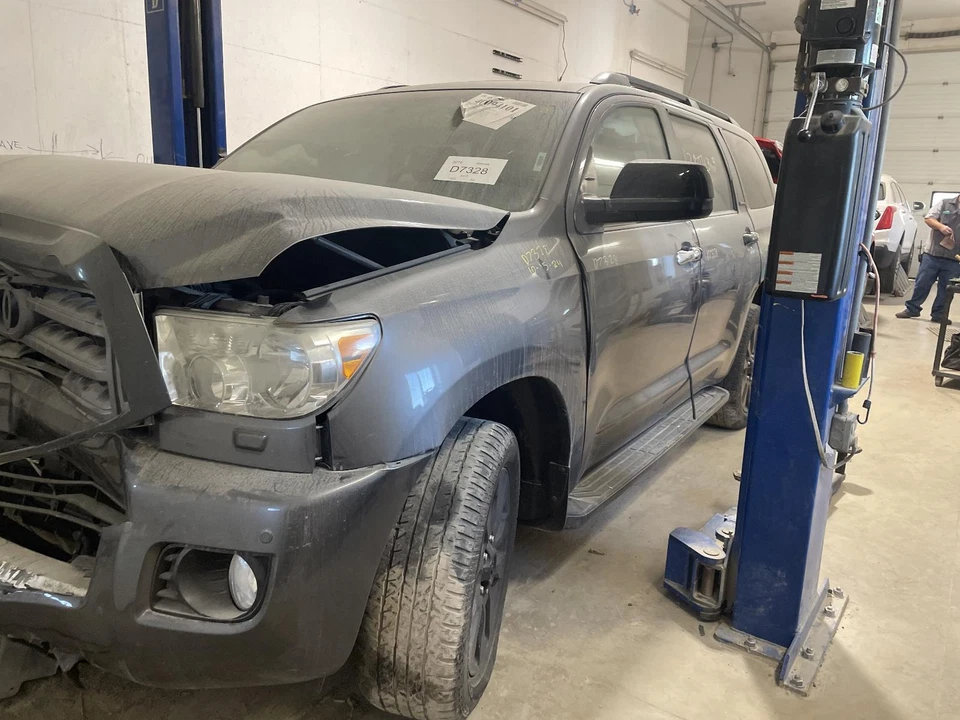 Used Front Center Infotainment Display fits: 2016 Toyota Sequoia dash mounted mu - Image 4 of 4