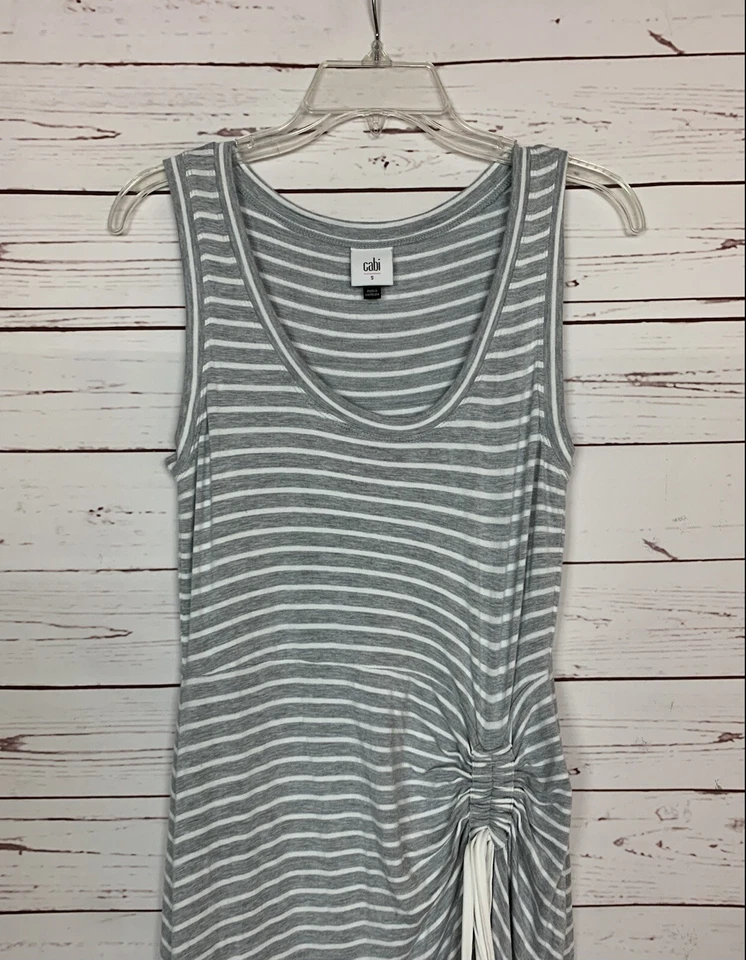 Maxi Vestido Largo de Verano Cabi Para Mujer S Pequeño Gris Blanco Rayas Fácil Sin Mangas Foto 3 de 4