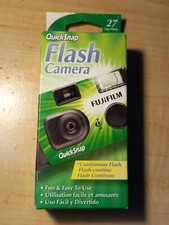 NEW Fujifilm Quicksnap Flash 400 35mm Single Use Disposable Camera - EXP 03/2015