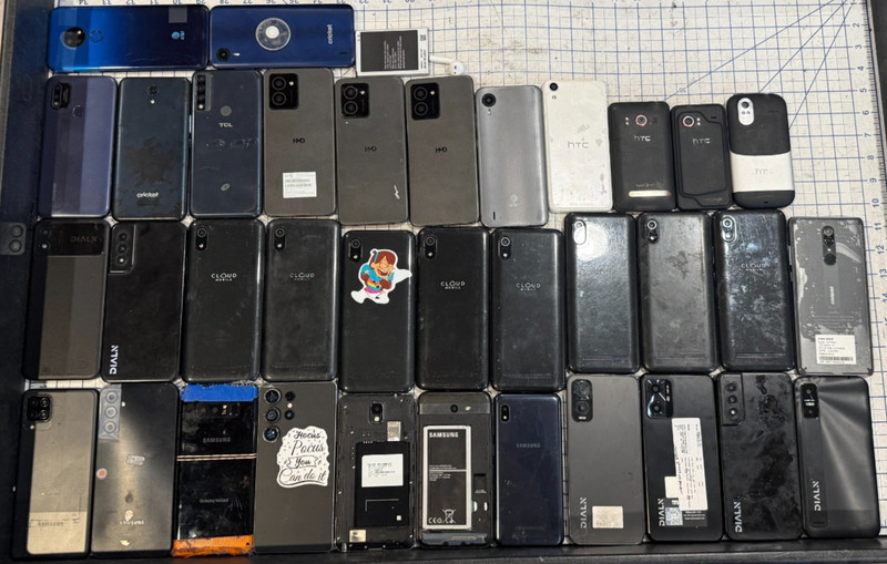 Lot of 35 Cloud Mobile, Dylan, Samsung & more see pics for salvage parts or repa