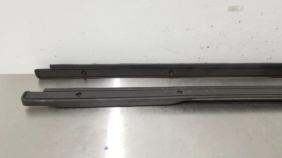 93 GMC TYPHOON UMBRAL PUERTA PLACA RASGUÑO JUEGO MOLDURA PAR IZQUIERDA Y DERECHA Foto 2 de 4