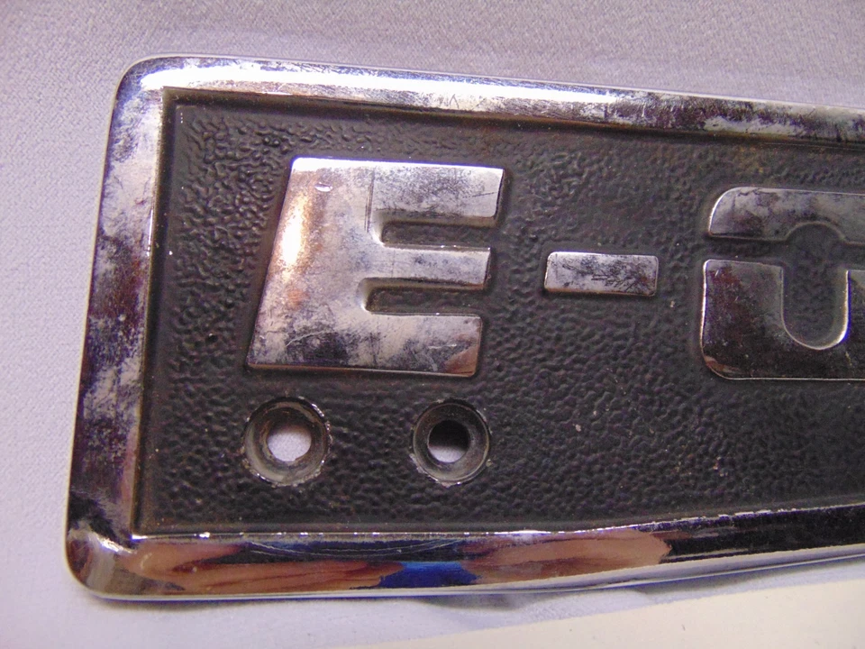 E-One Emblema de Metal Vehículos de Emergencia Camión de Rescate Camiones de Bomberos Aéreos Rectángulo Foto 2 de 4