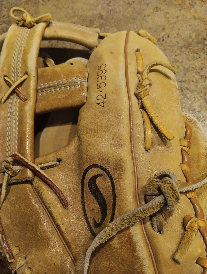 Vintage Spalding Leather Baseball Glove/Mit RH 42-5395 Sal Bando Advisory Signed - Image 2 of 4