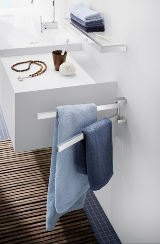 Zack Linea Polished Stainless Steel 44.5cm Swivelling Towel Holder 40025 - Picture 4 of 4