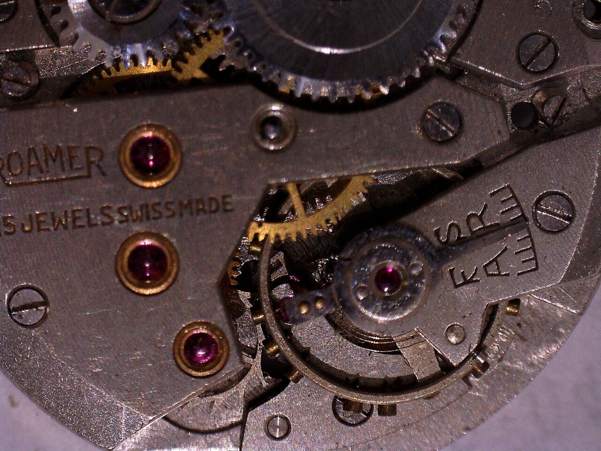 Lot De Vis Diverses Pour Horlogerie - Montre MST ROAMER 401 - Pièces De Mouvement Neuves