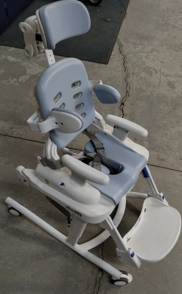 Silla de baño Rifton para niños. Modelo Z120. Hecho en Estados Unidos  Foto 2 de 2