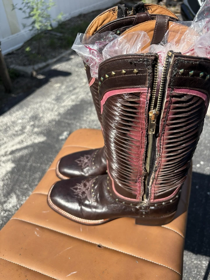Bota de Vaquera Lucchese Cheyenne Rosa Chocolate Contraste Twist Puntera Cuadrada Talla 8.5 Foto 2 de 4
