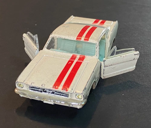 VINTAGE CORGI TOYS FORD MUSTANG FASTBACK 2+2 WHITE 1960s