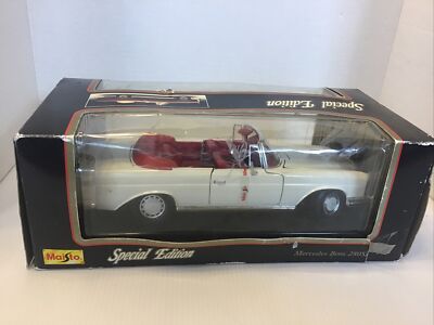 Maisto 1967 Mercedes Benz 280SE 1:18 Scale Die Cast Car SPEC Ed