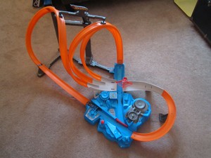 hot wheels twister track