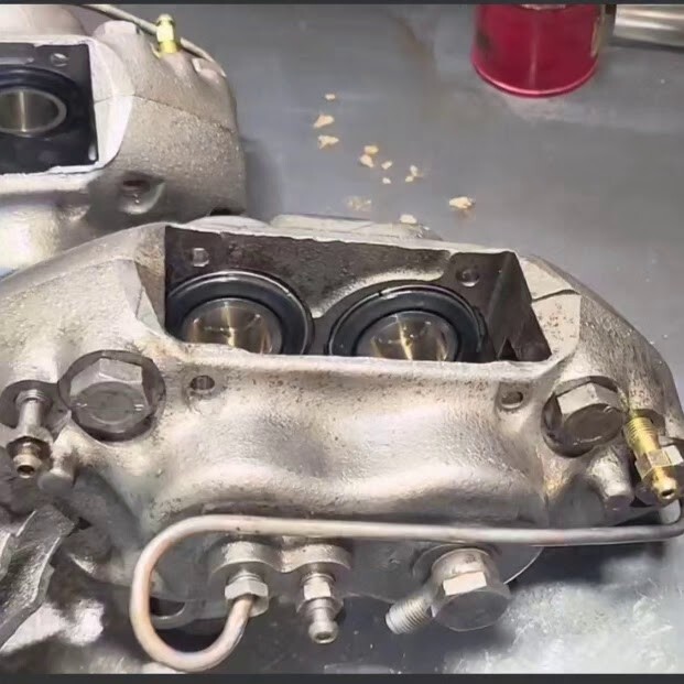 ROLLS ROYCE REAR CALIPER  SHADOW, WRAITH, CORNICHE I REBUILD YOUR 1  CALIPER 
