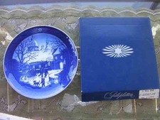 Royal Copenhagen Plate 1995 Christmas at the Manor House