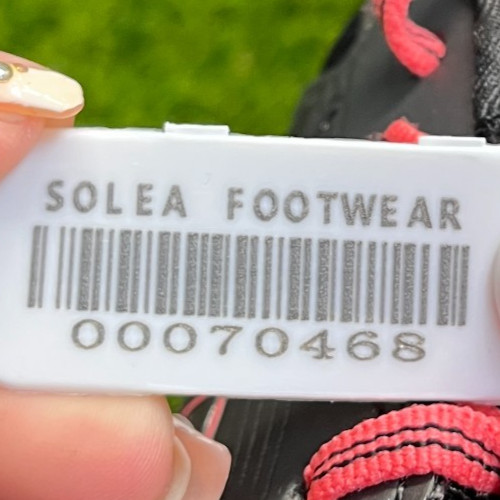 Karhu Fast 7 MRE Womens Size 7.5 Jet Black Coral Athletic Running Shoes Sneakers