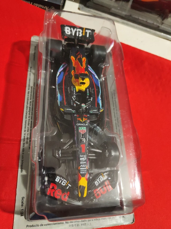 Collezione : Auto da corsa 1:24 Red Bull RB19  Max Verstappen 2023 . Con Fascic - Immagine 3 di 4
