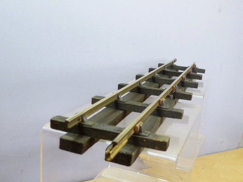 BASSETT LOWKE 1 X 15" STRAIGHT BRASS RAIL WITH WOODEN SLEEPERS - Picture 3 of 6