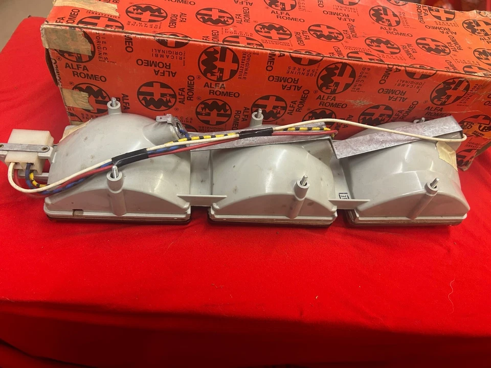 Luz trasera izquierda original Alfa Romeo Alfetta Limusina Lamborghini Countach 1160805081 Foto 2 de 2