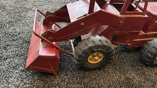 Vintage Tonka Mighty Diesel Front End Loader Tractor XMB-975 Pressed Steel Red - Picture 2 of 12